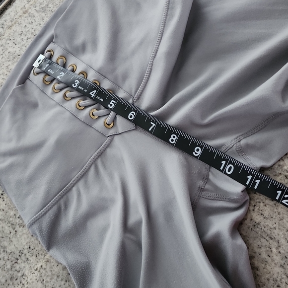 WeWoreWhat butter soft grey capri legging! - Picture 9 of 11